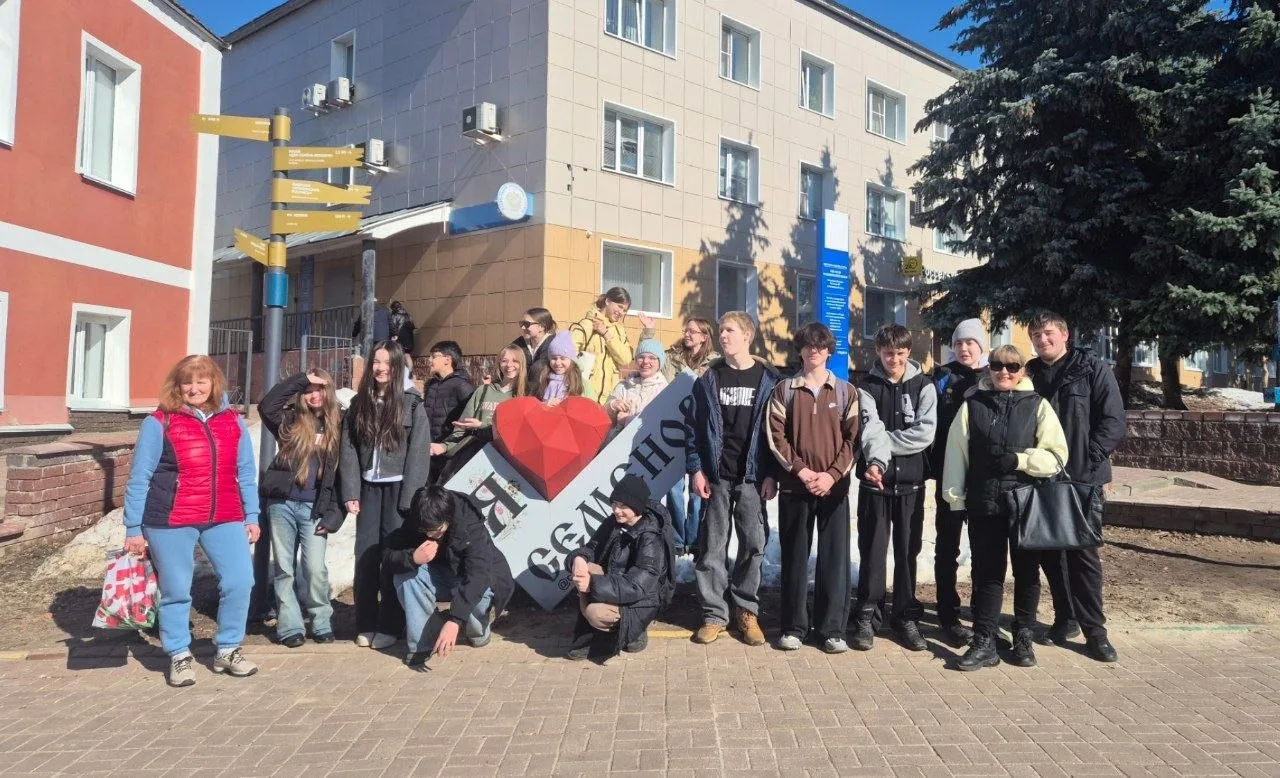🎨 Путешествие в город золотой хохломы 🎨  Ученики 7 «Л» класса Школы 176 вместе с классным руководите