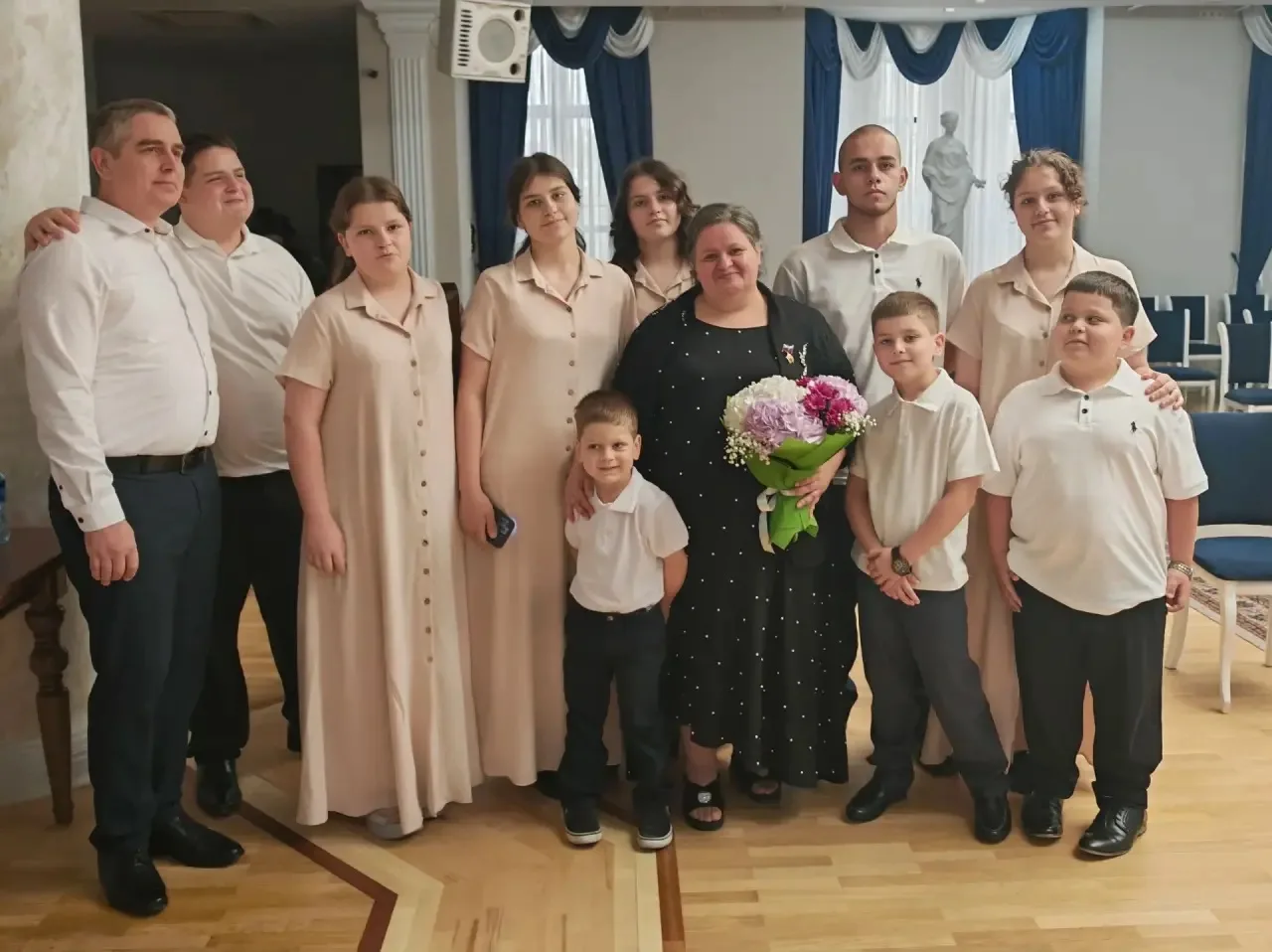 Сегодня вручил донским многодетным семьям ордена «Мать-героиня», ордена и медали «Родит...