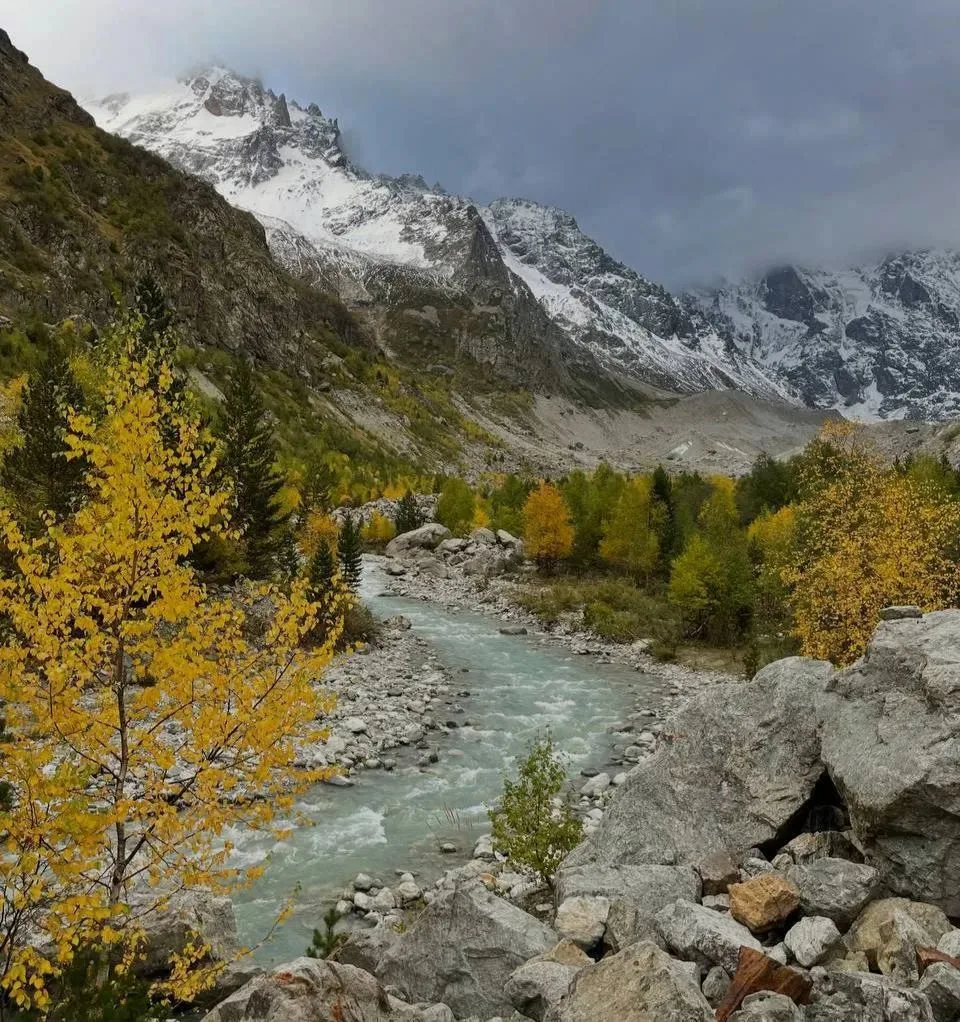 Осень - не время  сидеть дома, осень - время горных походов🍁