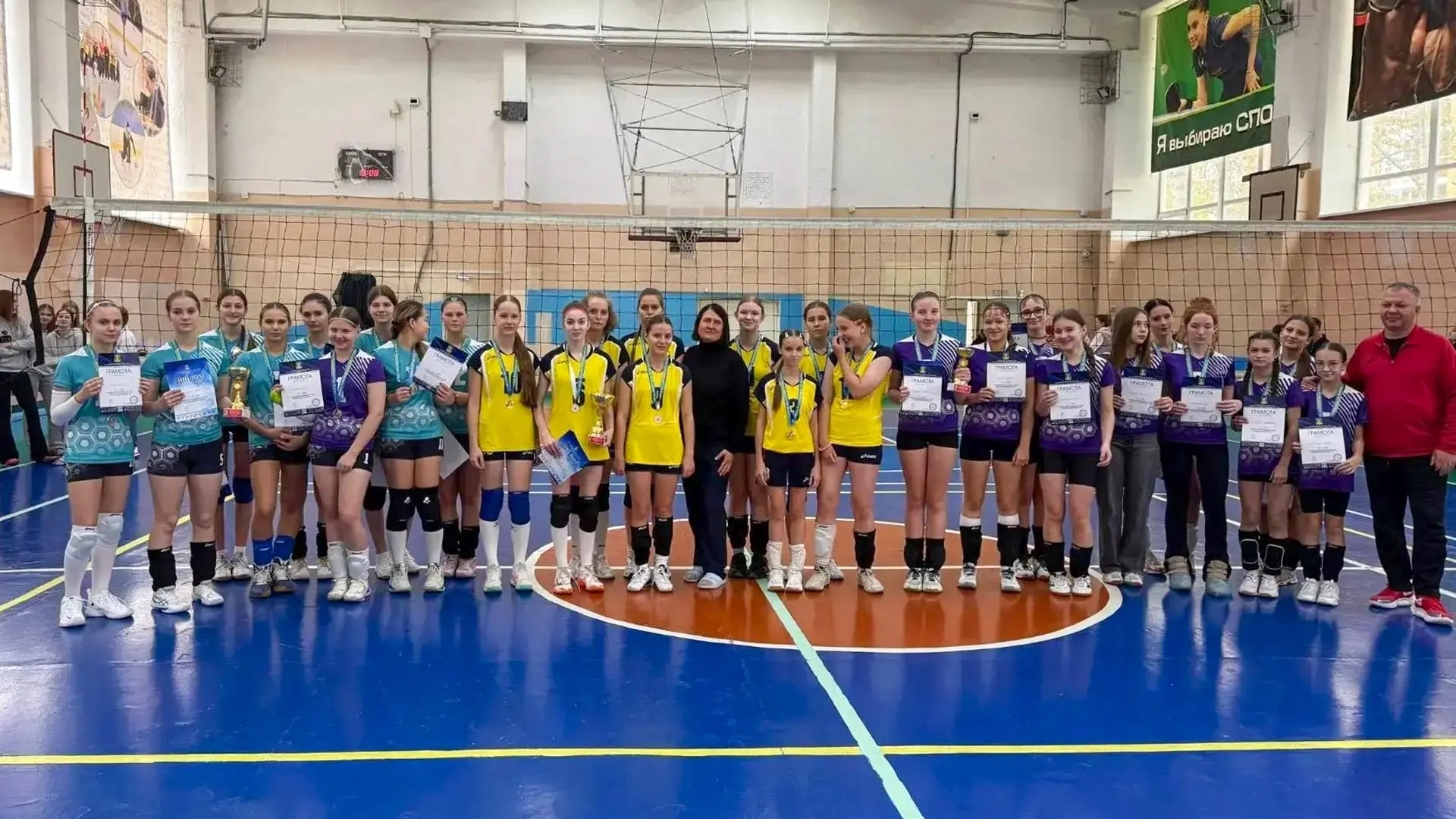 Команда «Смена» одержала победу на городском волейбольном первенстве