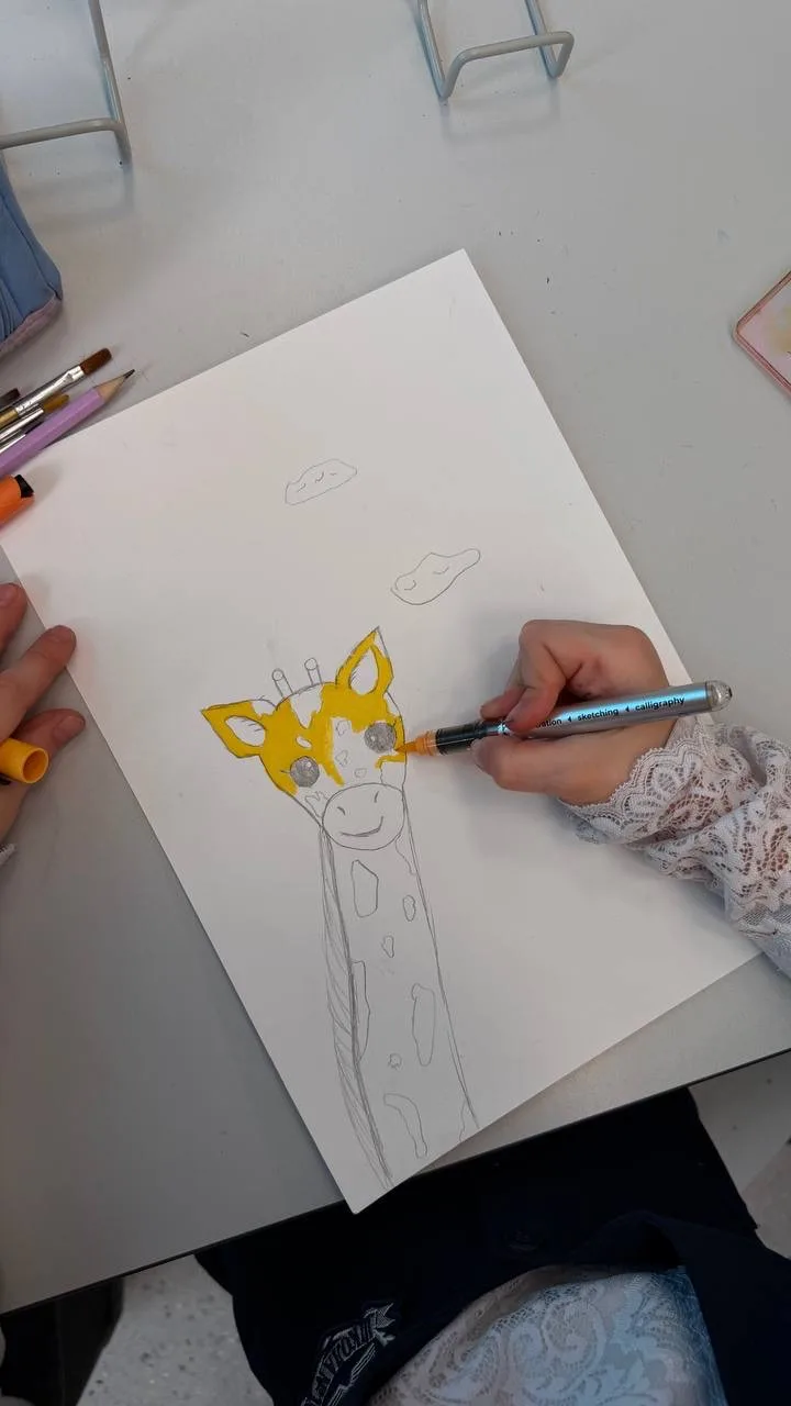 НАШИ #Уроки #Творчество #ИЗО #ШкольнаяЖизнь  🎨 На уроке ИЗО вместе с Василисой Евгеньевной Триголос 