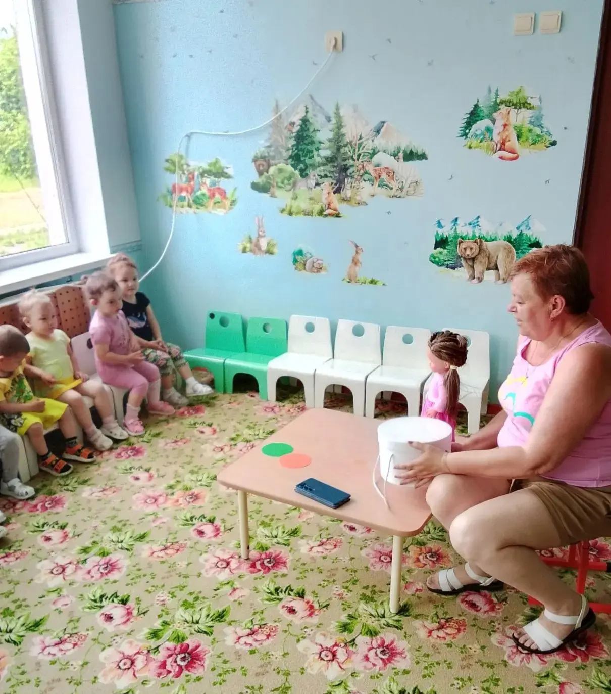 👧👦 В ясельной группе  также прошли занятия по безопасности! 🌈

Воспитатель поиграла с малышами 