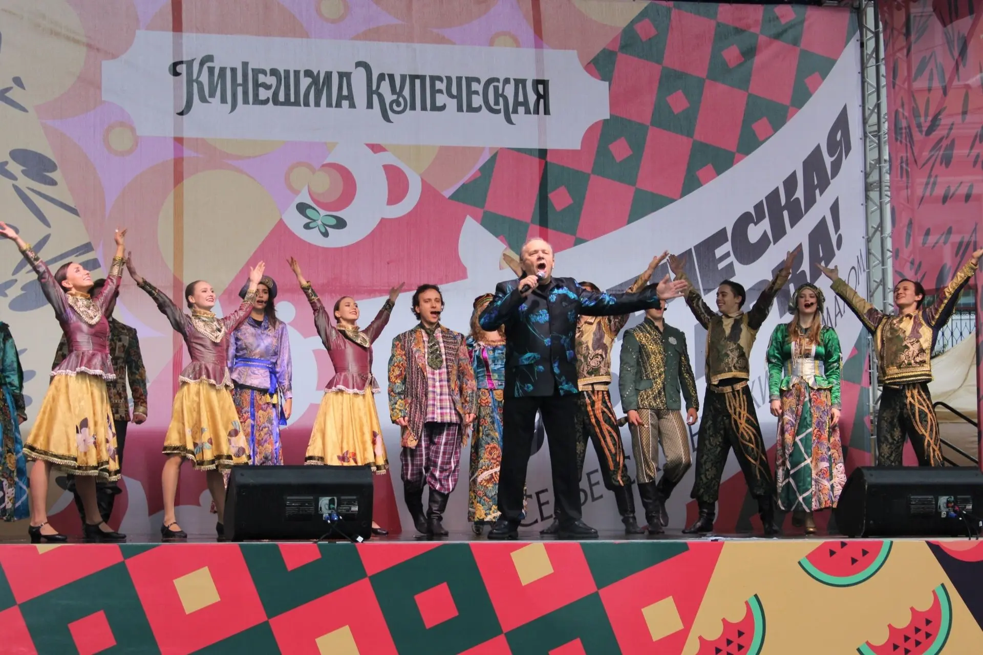 ⚡📸В Кинешме прошел яркий  фестиваль «Кинешма купеческая». Непогода не помешала гостям ...
