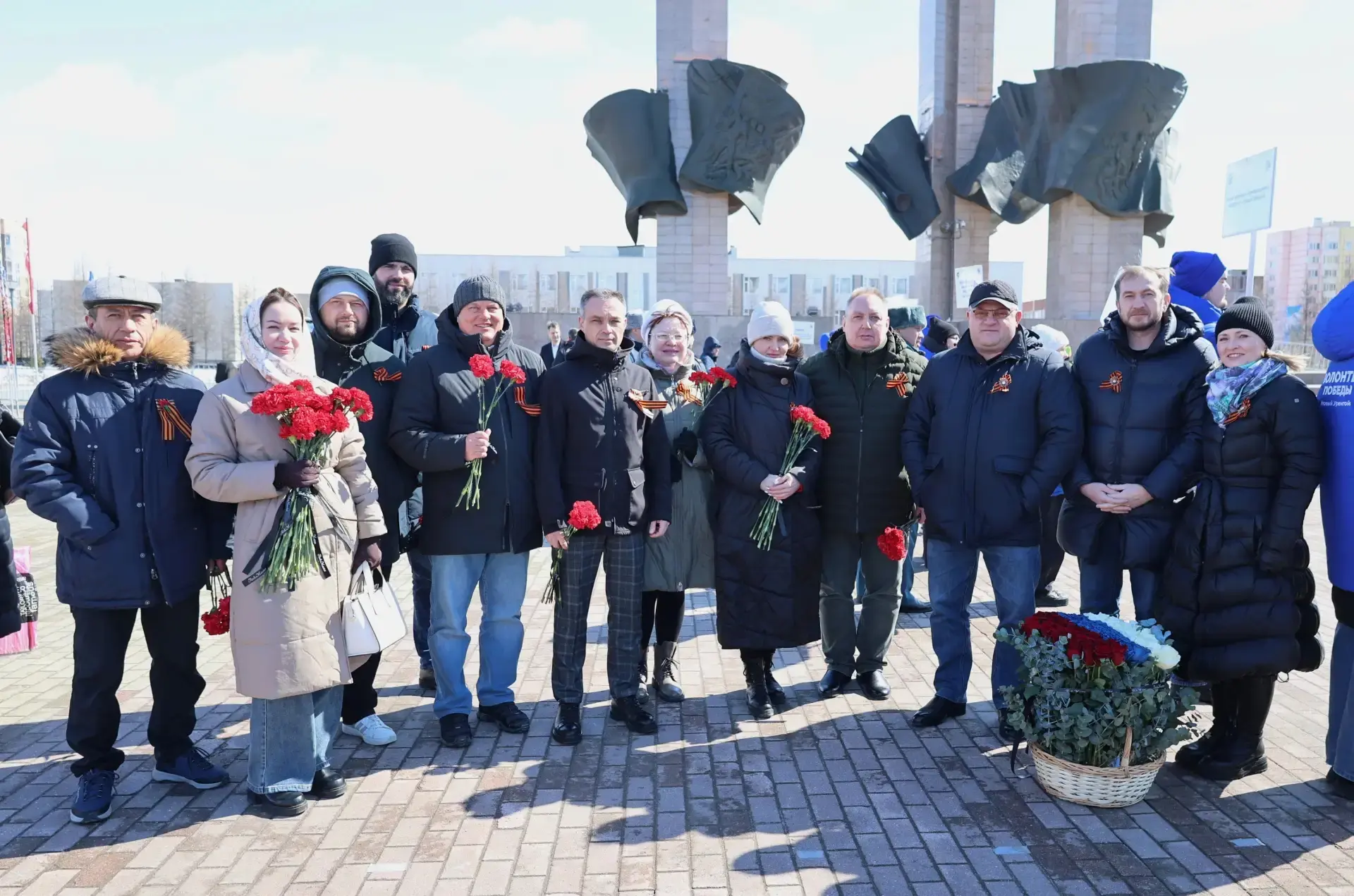 🌺🪔Руководители и сотрудники аэропорта Новый Уренгой приняли участие в церемонии возло...