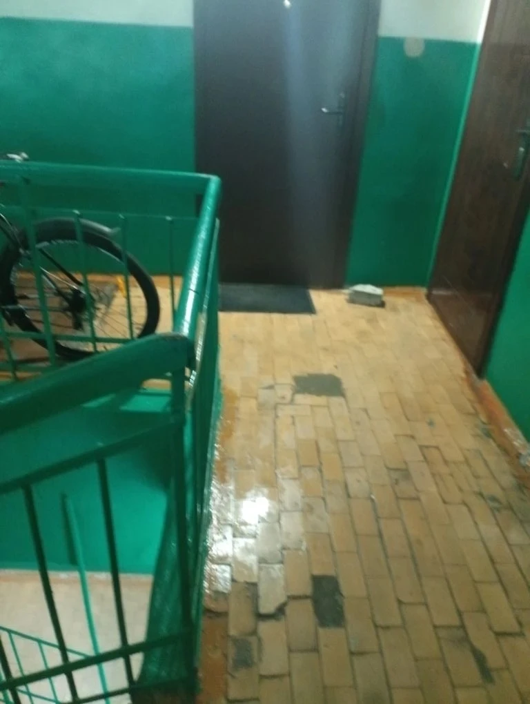 Выполнена влажная уборка в подъездах МКД ул. Гайдара, 10а