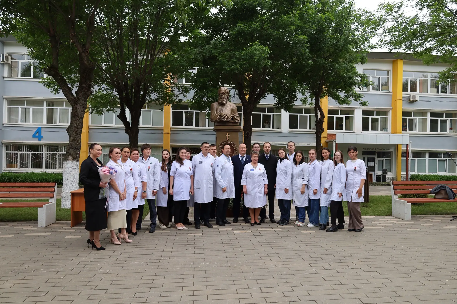 🏥 Григорьев Дмитрий Вячеславович — заведующий поликлиническим отделением № 3, и Мустае...