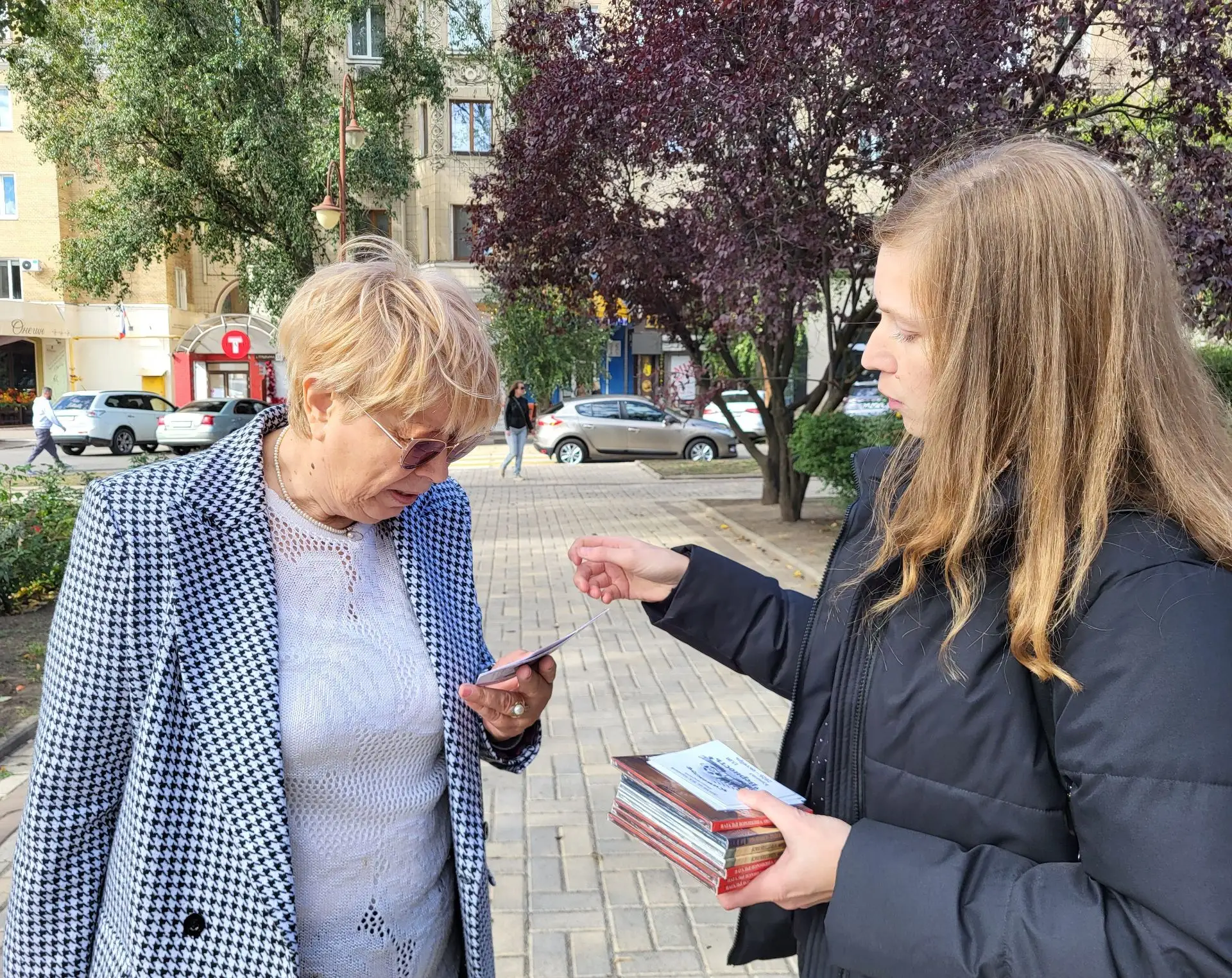🎵Сотрудники отдела искусств провели акцию «Музыка говорит с душой» в преддверии Междун...