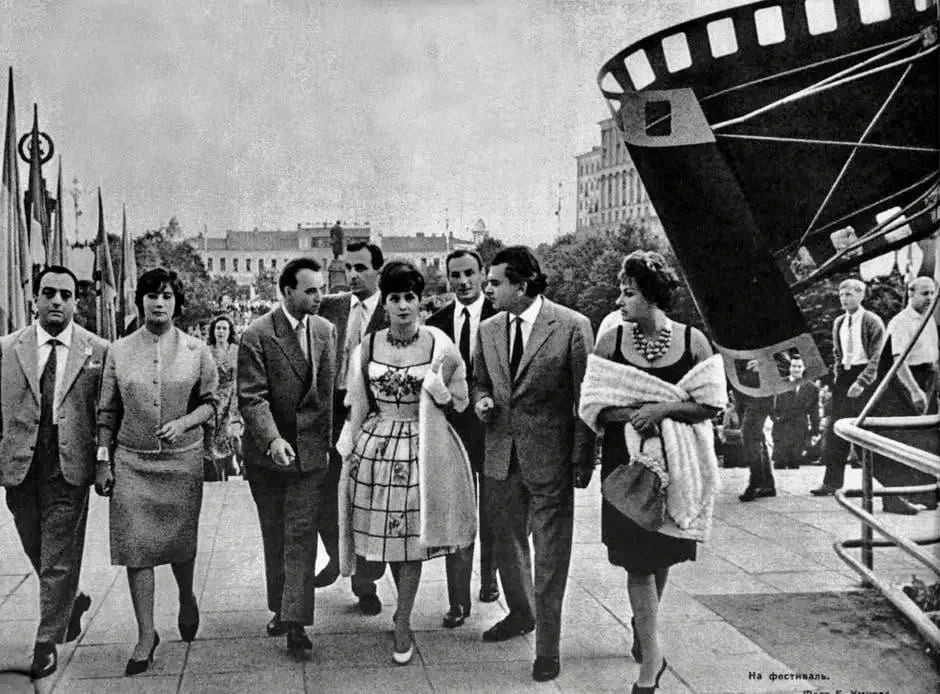 📸 2-ой Московский кинофестиваль, кадр из журнала «Огонёк»

📆 1961 год

🌆Хроники Москвы
