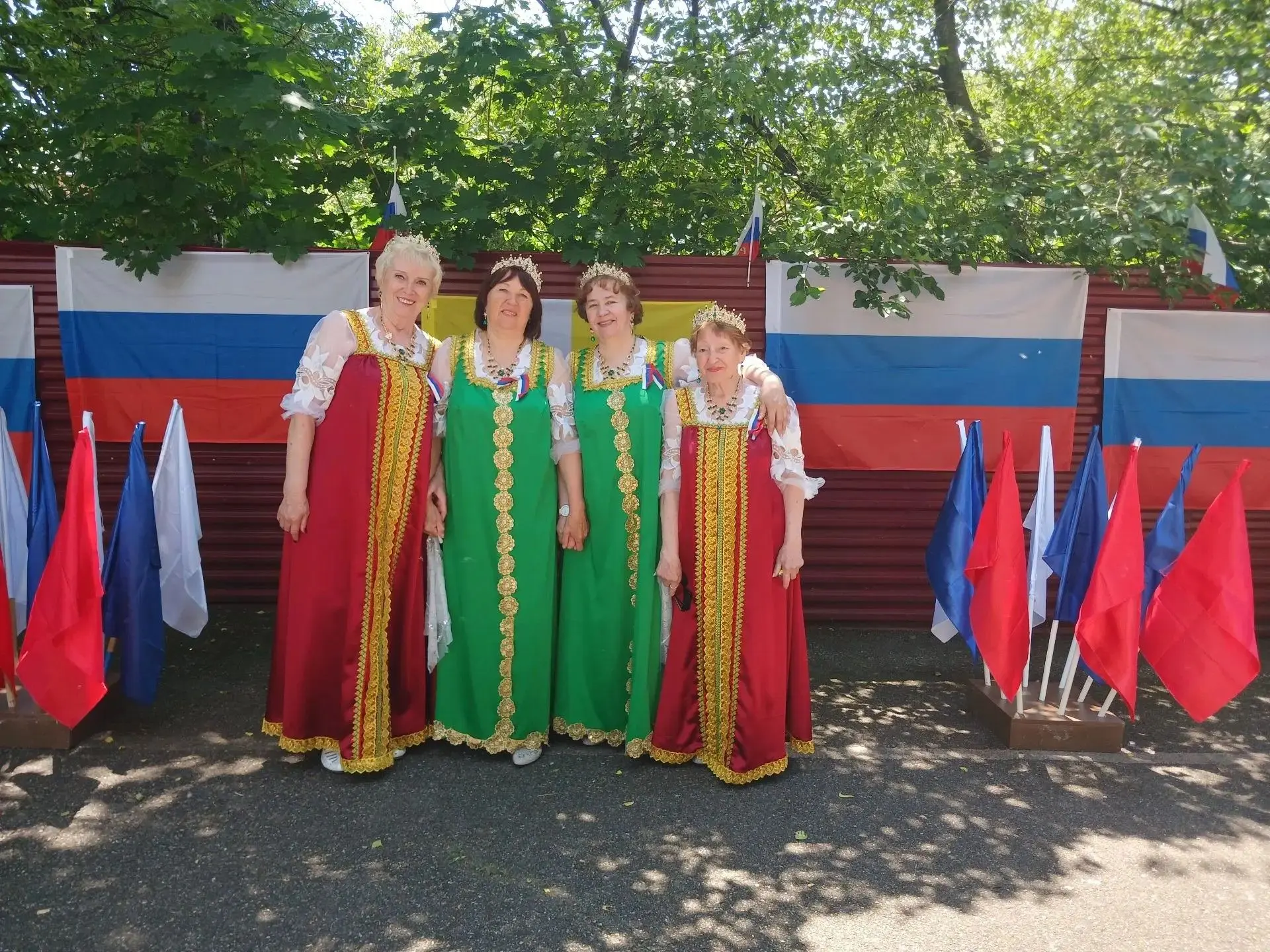 🇷🇺 «Прекрасна ты, моя Россия!»: в Лермонтовском КЦСОН отметили День России
В преддверии праздника 