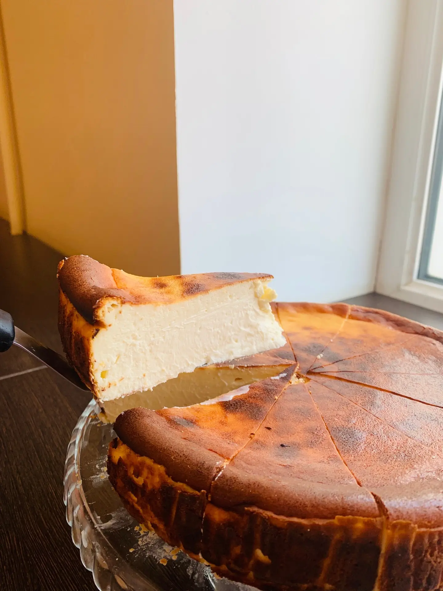 🤤Нежная кремовая сердцевина и карамельная корочка — идеальный баланс, который покорит ...