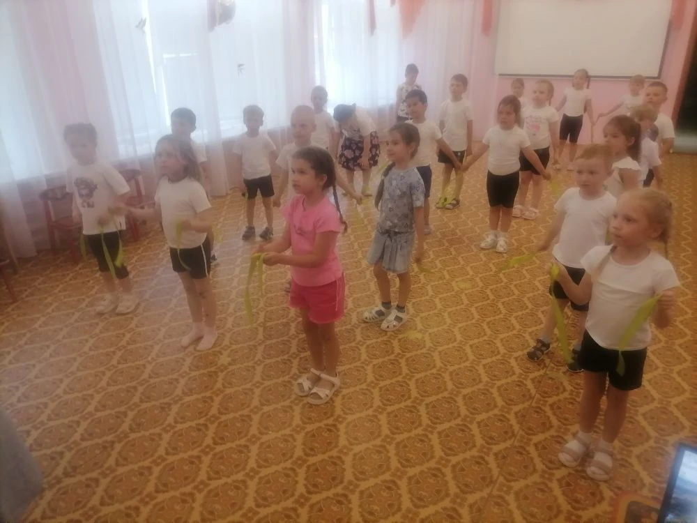 Занимательные дела
Музыкальная деятельность.
С ребятами работает музыкальный руководитель Наумова Ал
