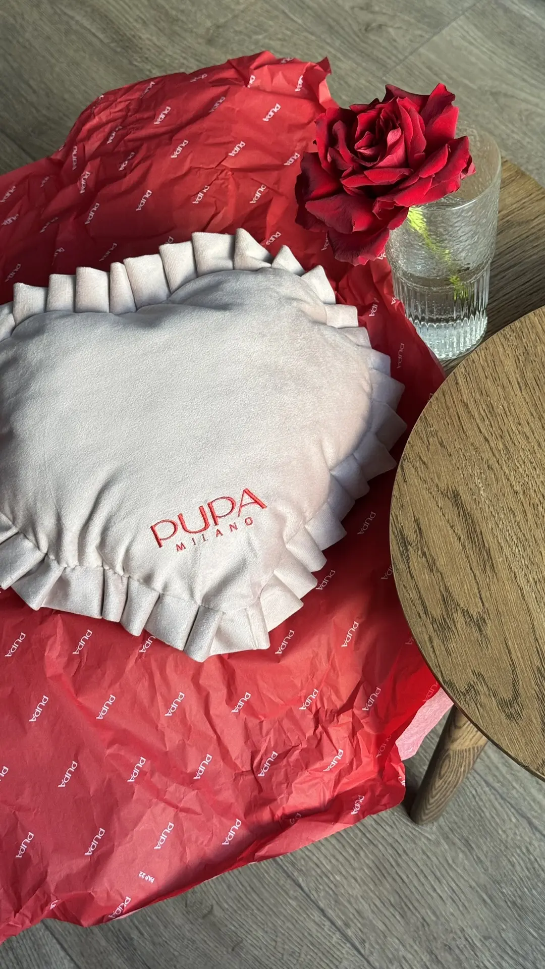 Ну какую красоту прислали Pupa!  Тут новинка — линейка матовых помад ❤️  На свотчах нравятся абсолют