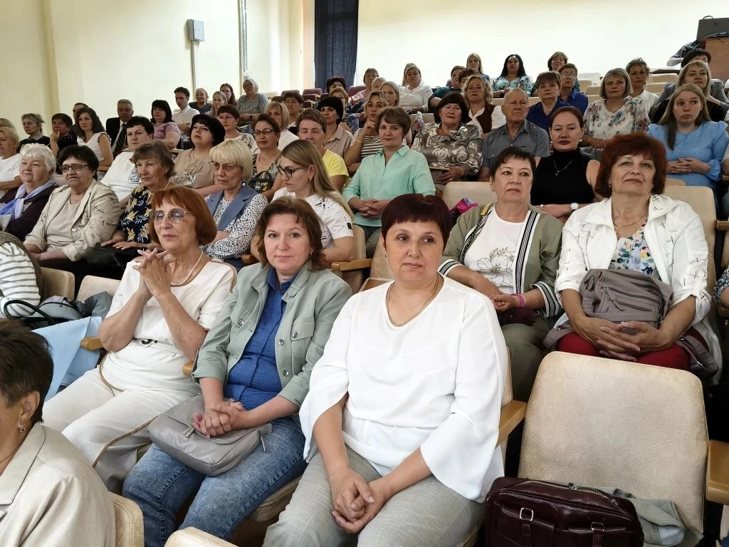 🔥Награды сотрудникам Кежемской больницы вручали председатель окружного Совета депутатов Александр Ш