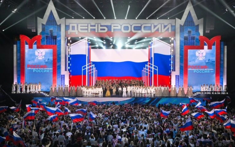 🇷🇺Вся страна отметила День России

Праздничные мероприятия охватили всю территорию - от дальневост