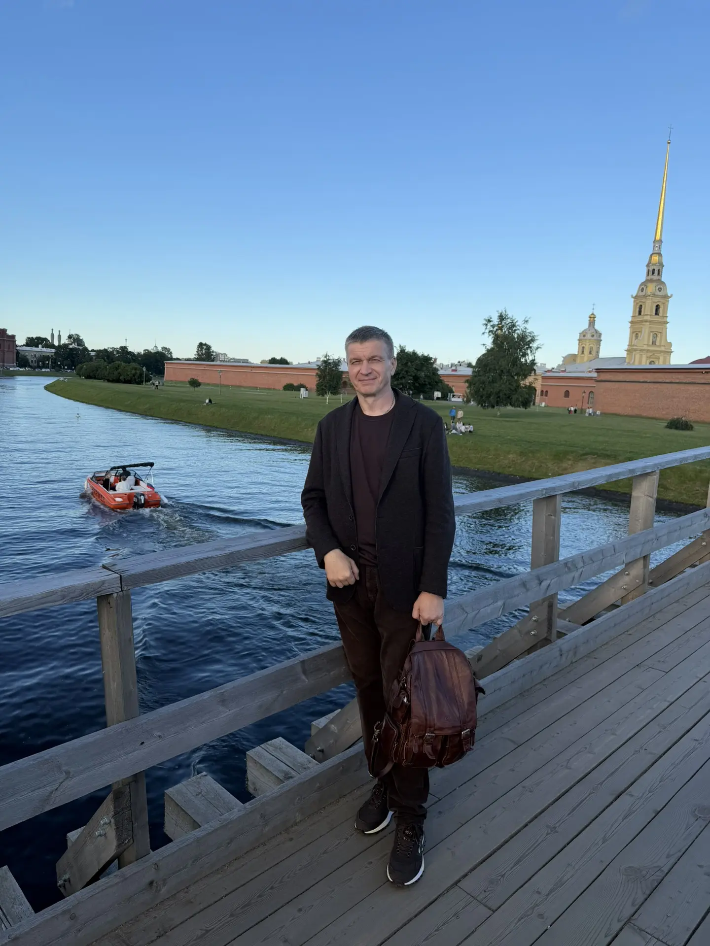 Белые ночи в Санкт-Петербурге — это действительно великолепно! 

Столько слышал о них, но увидел тол