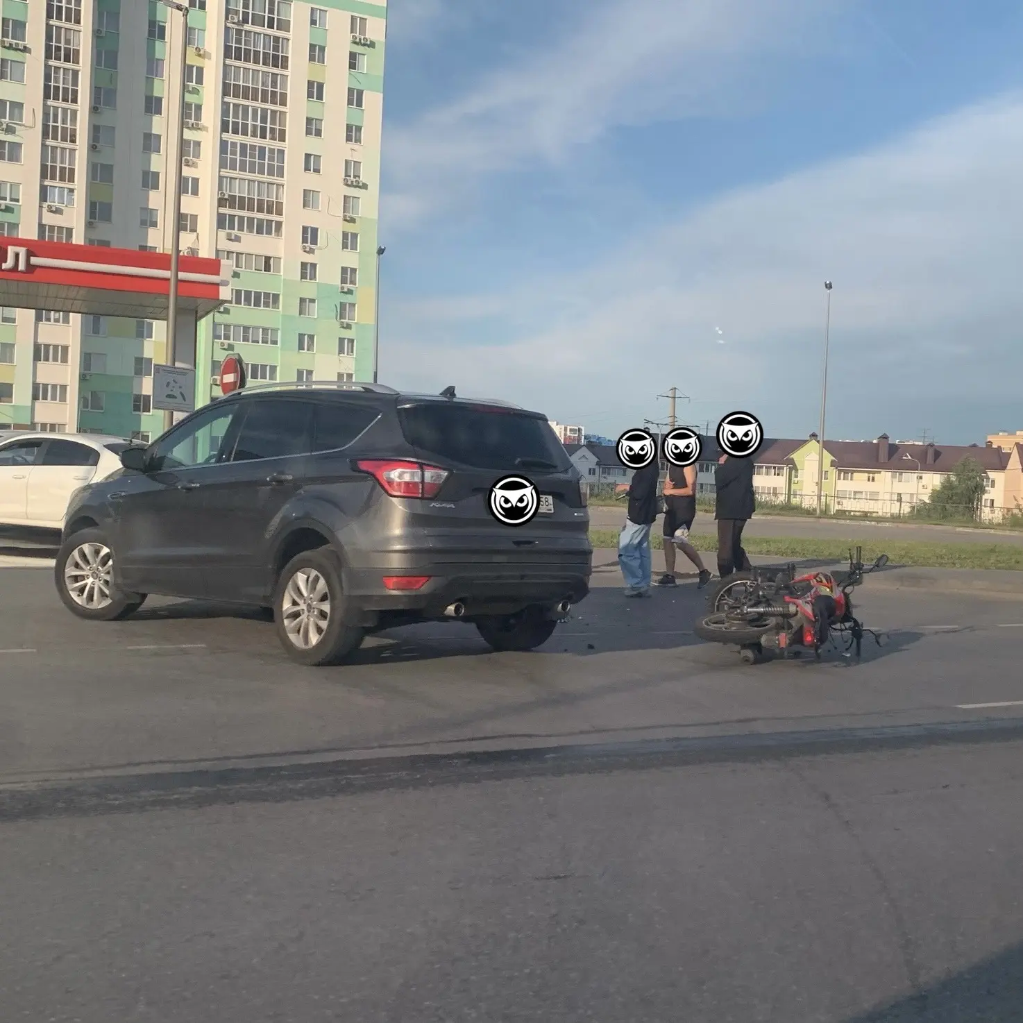 🚨 ДТП напротив «Ритэйл парка». Время 18:21.