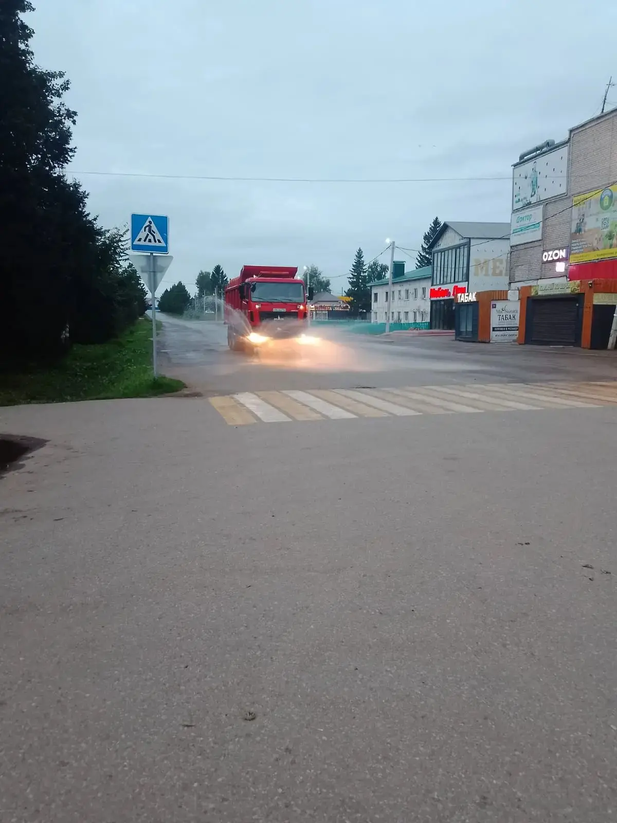 Наш день начался с заботы о чистоте района. Сейчас активно приводим в порядок дороги и ...