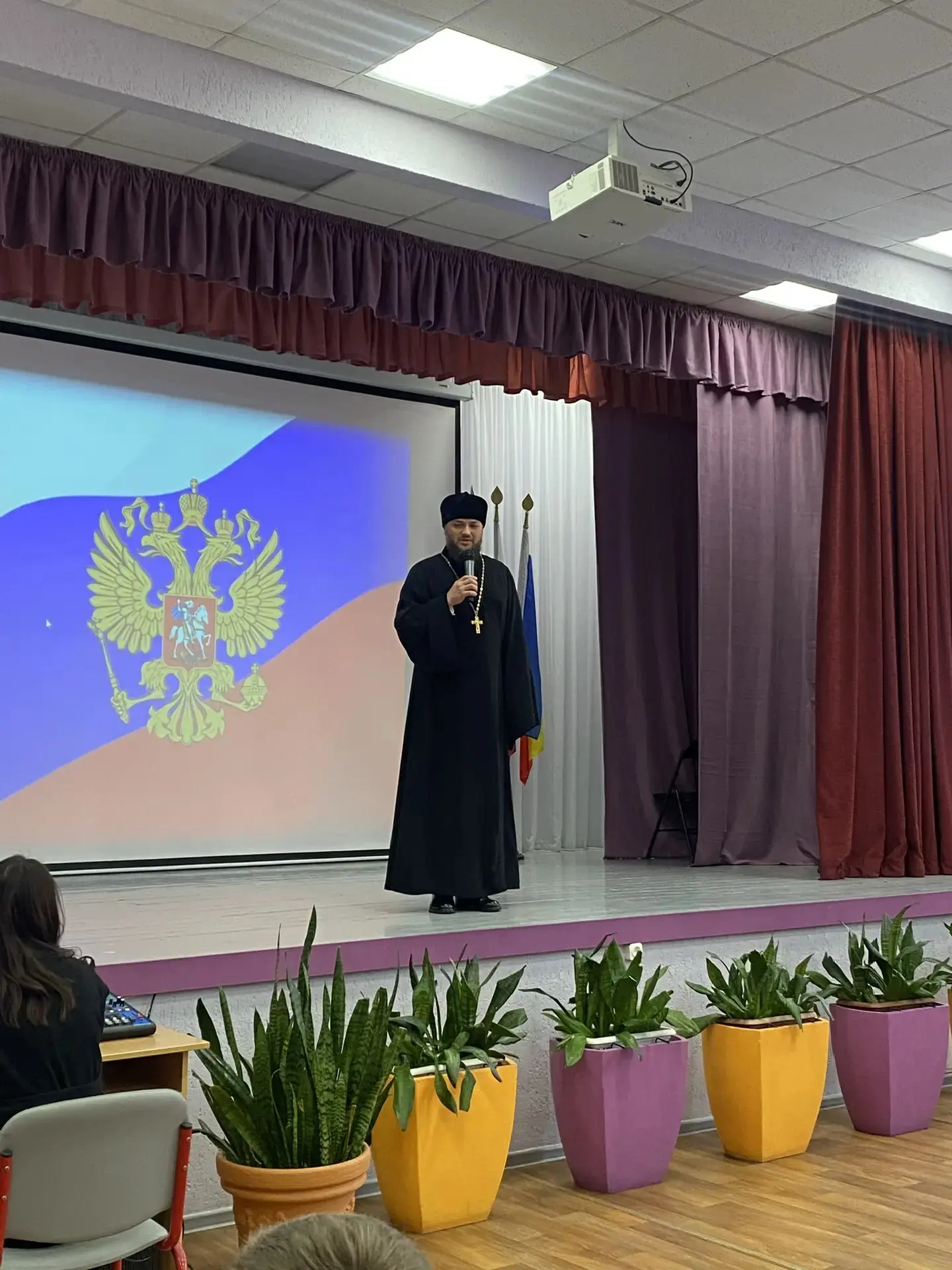 В нашей школе с особой теплотой и торжественностью прошёл концерт, посвящённый 23 Февраля — Дню защи