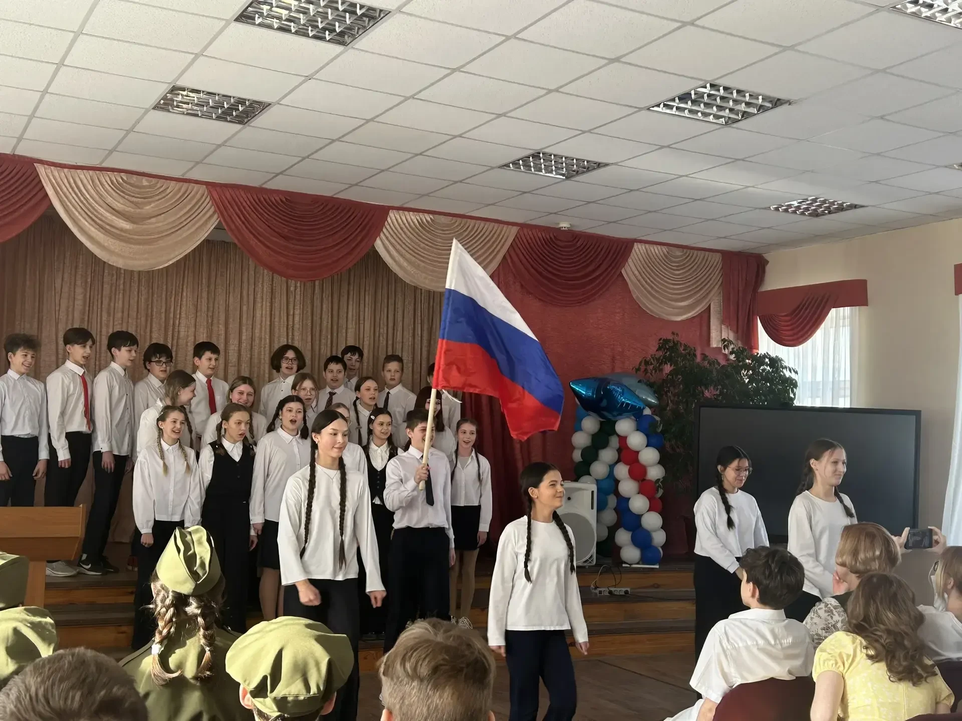 ‼️Листая страницы истории: в лицее вспоминали героев На этой неделе в МАОУ "Лицей №62 им. Комарова В