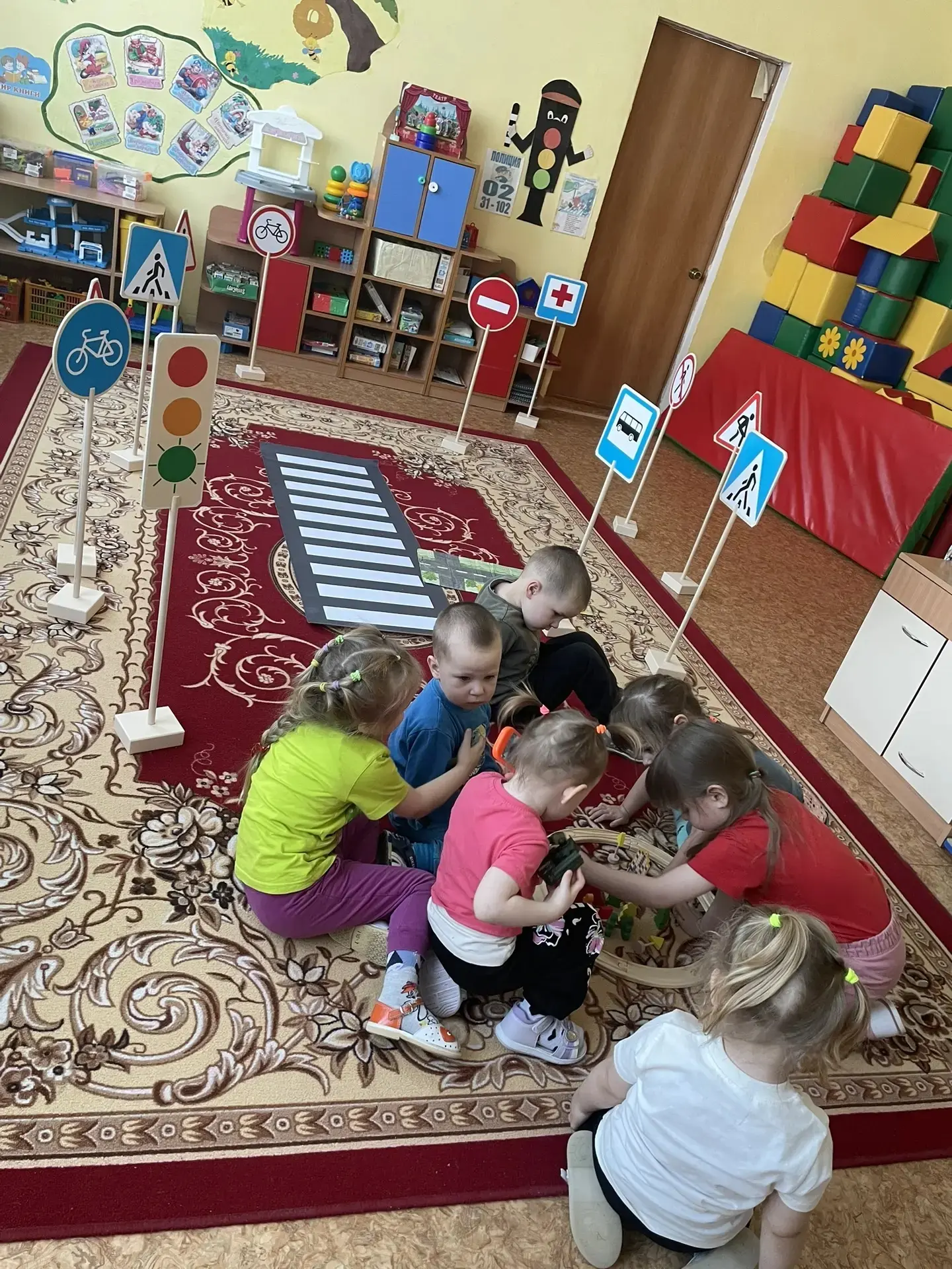 Изучаем дорожные знаки