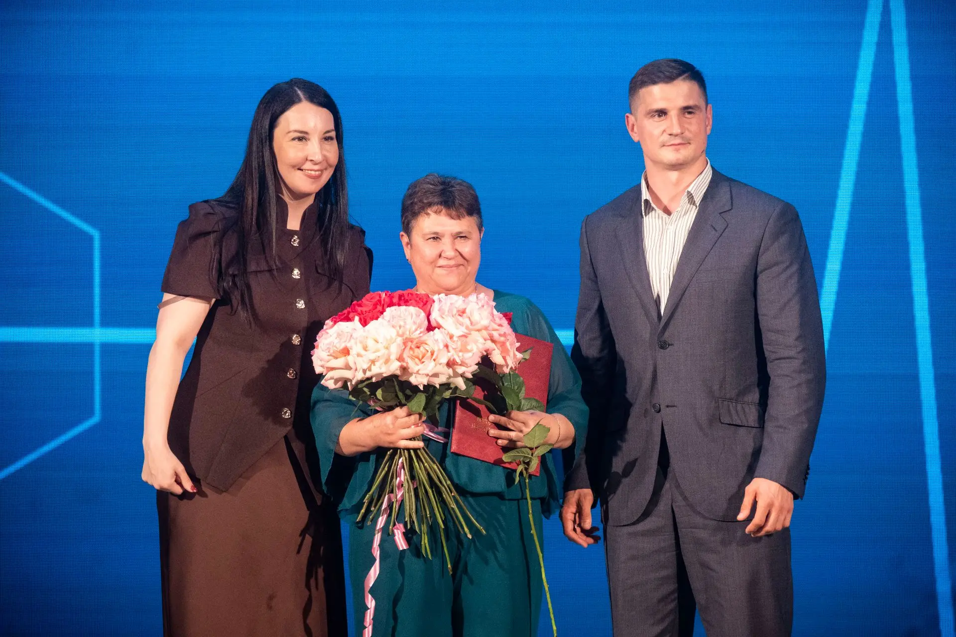 👏👏 Сотрудники Верхнепышминской ЦГКБ получили награды к профессиональному празднику в знаковый для 