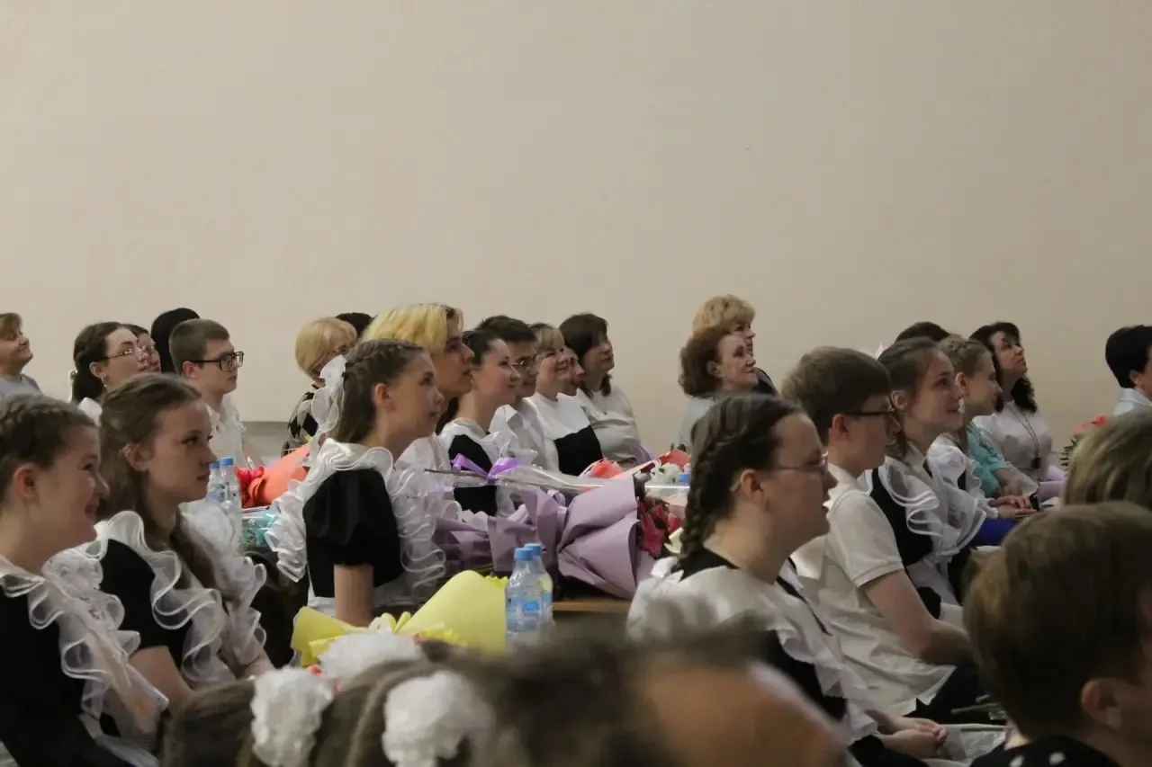🔔Последний звонок  👩‍🎓🧑‍🎓Сегодня в школах Кольчугинского округа прозвучал Последний звонок. В этом г