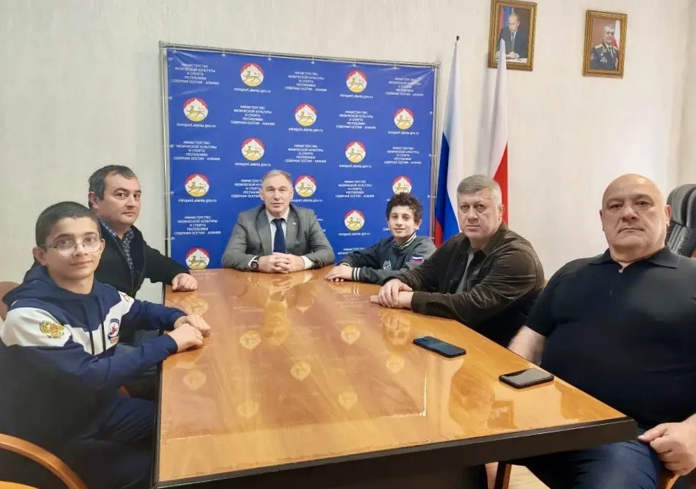 Министр физической культуры и спорта РСО-Алания Сослан Фраев и бывший главный тренер сб...