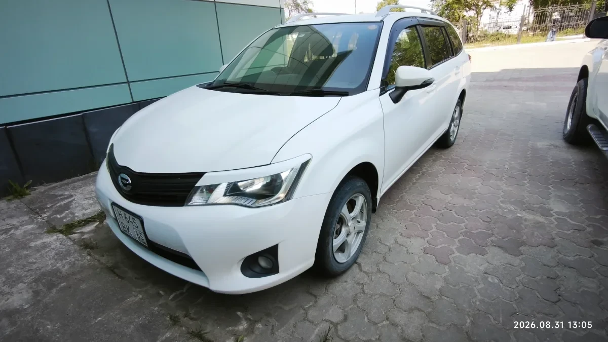 Toyota corolla fielder.