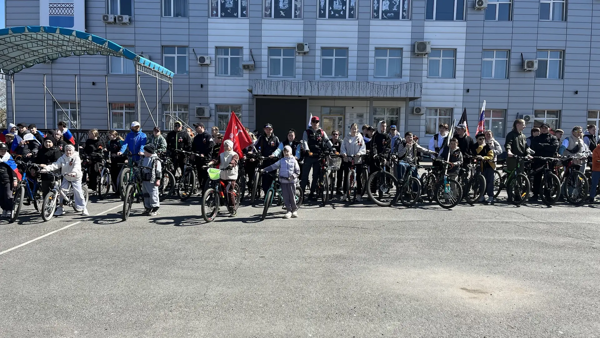 🥳 Сегодня, 3 мая, ребята нашего колледжа приняли участие в велопробеге, посвящённом 81-й годовщине 