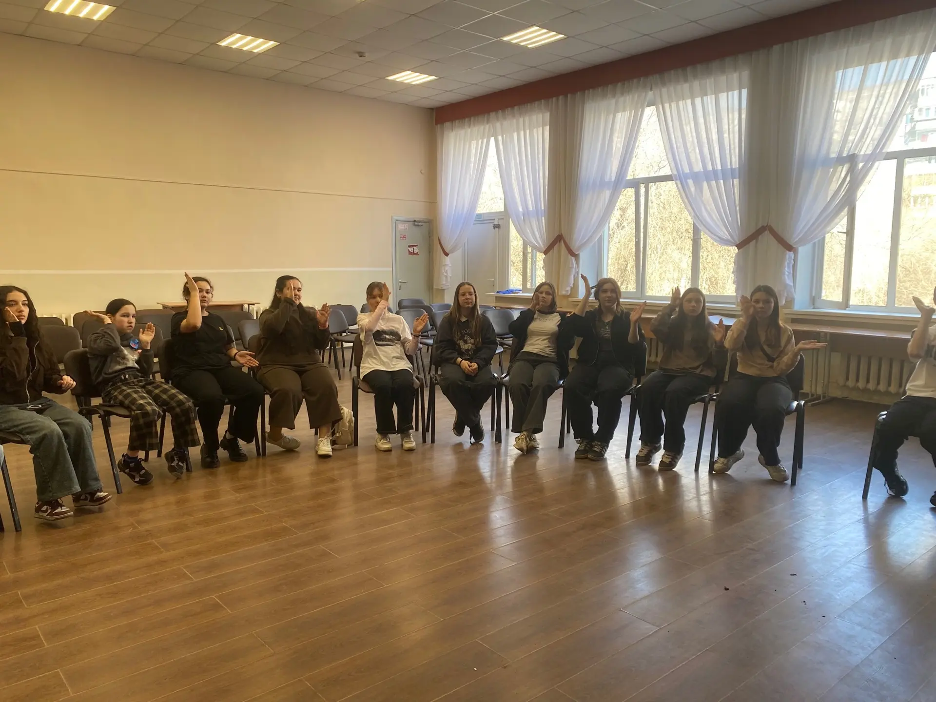 Сегодня наша команда «Агенты 21» поучаствовали в школьном сборе актива.     Сразу же в первый день а
