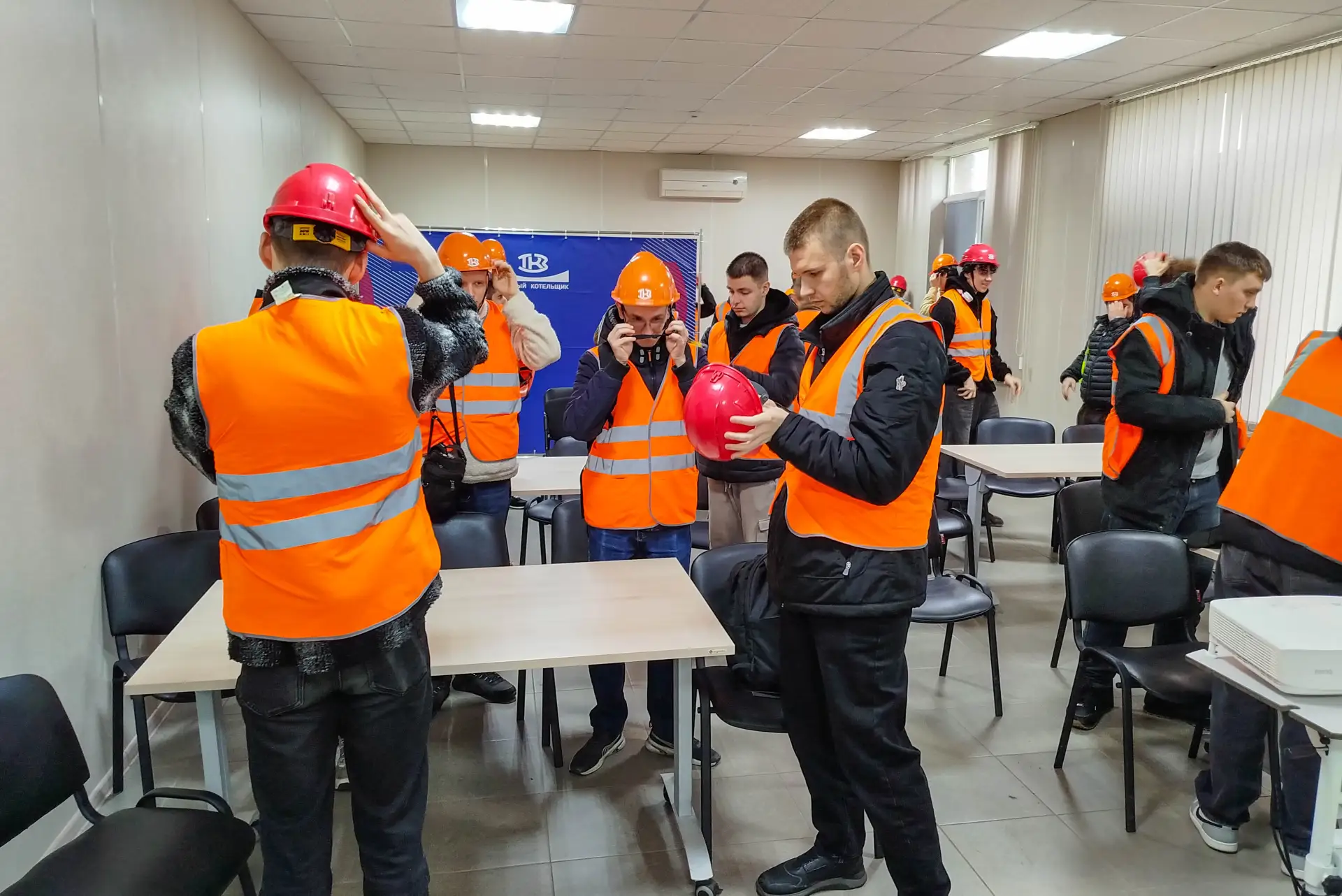🔧Студенты ЮРГПУ посетили Таганрогский котлостроительный завод ⠀ ⠀ 🤩Участниками экскурсии, побывавшим