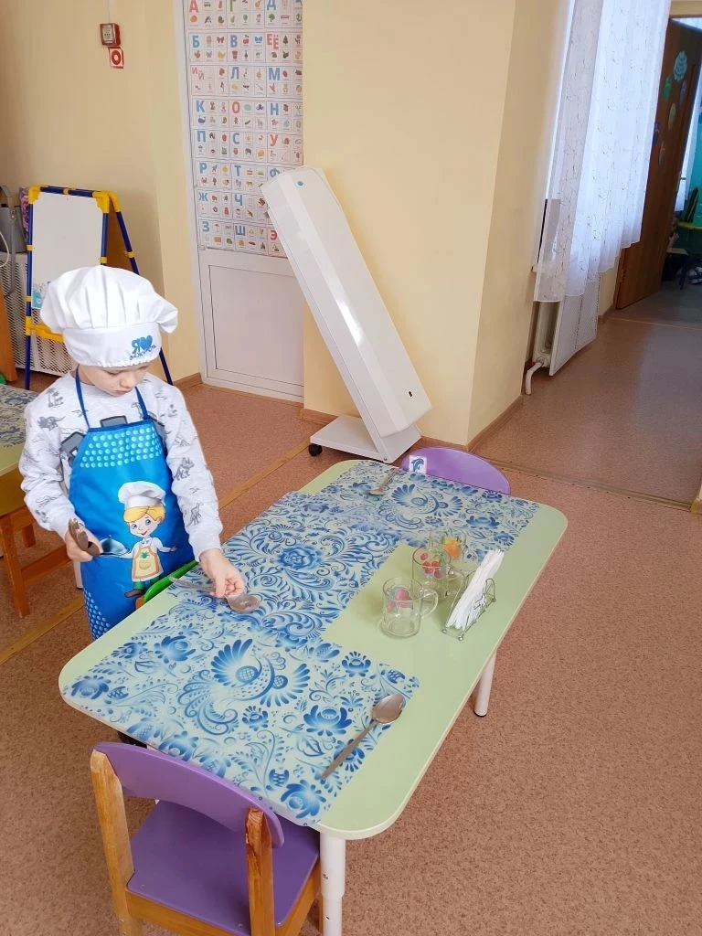 Прививаем  культуру принятия  пищи,сервировки стола. Старшая группа "Сказка".