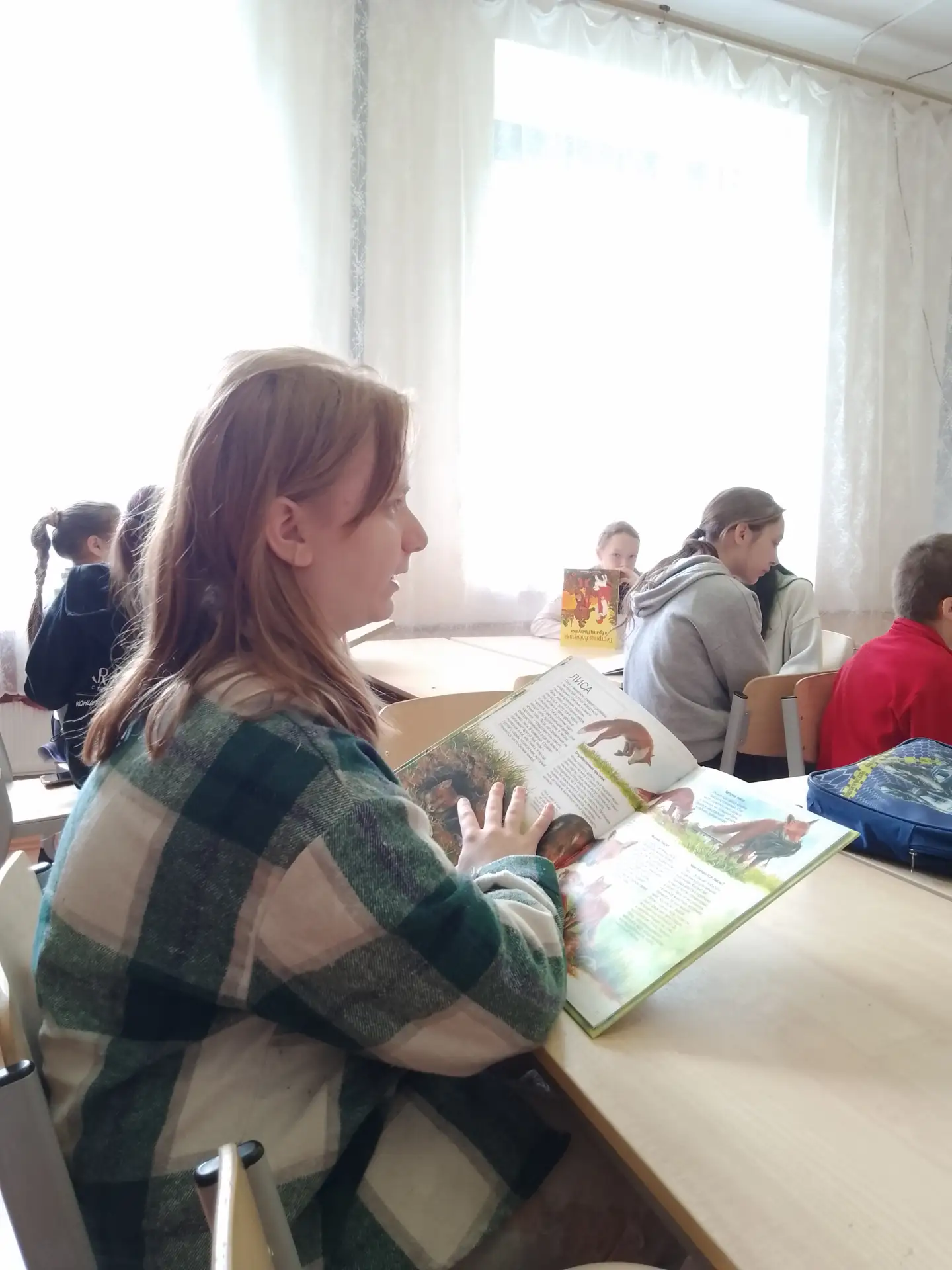 В НАШЕМ ЛАГЕРЕ КАЖДЫЙ ДЕНЬ — С КНИГОЙ! ДЕЛИМСЯ ВПЕЧАТЛЕНИЯМИ И ПРИНОСИМ ЛЮБИМОЕ