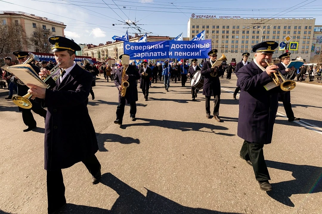1 МАЯ — ДЕНЬ ВЕСНЫ И ТРУДА!  НЕМНОГО ИСТОРИИ  Праздник 1 Мая уходит корнями в конец XIX века. В 1886