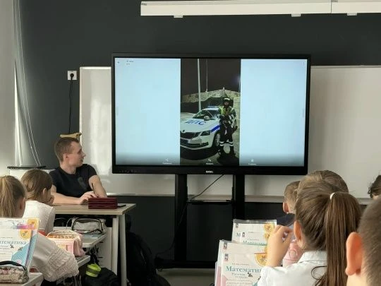 🟢Уроки с родителями! Сотрудник дорожно-патрульной службы и дядя нашего ученика Дюженко Данила встрет