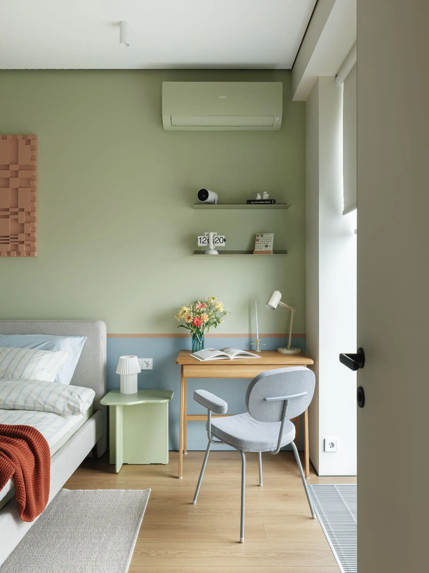 Интерьер, который радует: квартира 45 кв. м с необычной палитрой и функциональными реше...