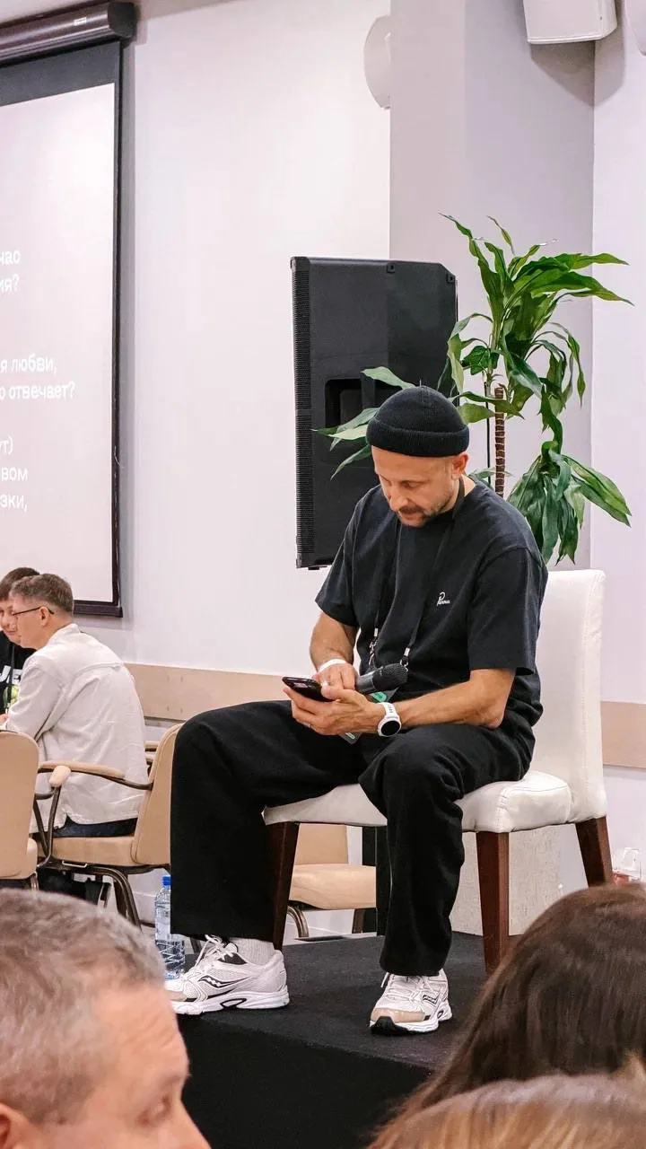 Кстати, я пошёл учиться на тренера по бегу.

Всегда стараюсь развиваться и делать что-то новое, чего