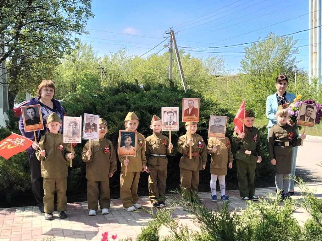 🌺 Память поколений: возложение цветов к Вечному огню