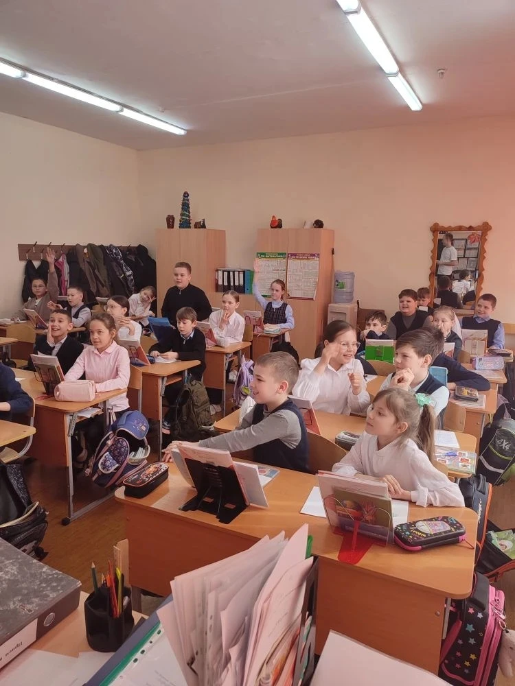 27 марта - Всемирный день театра!  ‎ ‎В честь этого праздника мы посетили 3б и поговорили с ними на 