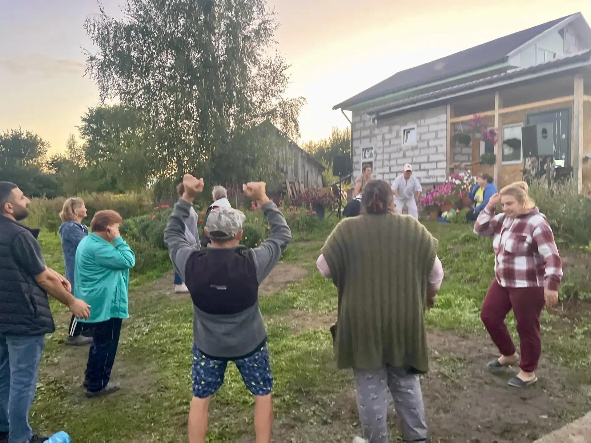 Концертная программа "Лето во дворах" в деревне Фатьяново