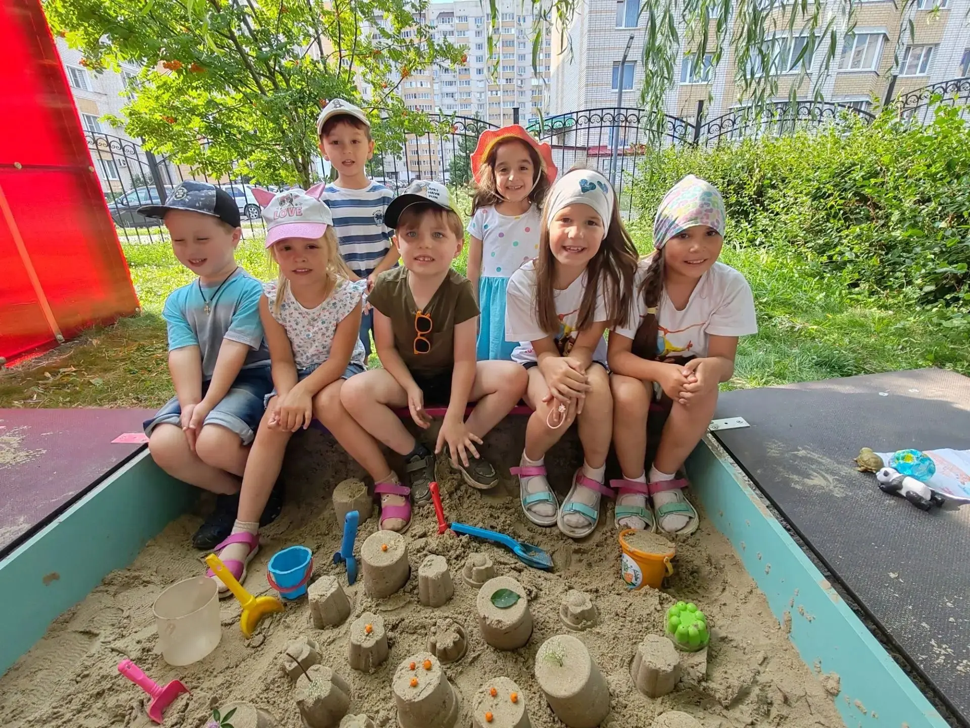 ☀️🏰☀️ В "Умке" прошёл День песочных построек! 

⛱️🏯⛱️ Невозможно представить лето без игр в песочн