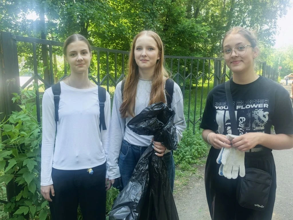 Трудовой десант ЛТО сегодня прекрасно справился с уборкой на территории Бобачевской рощ...