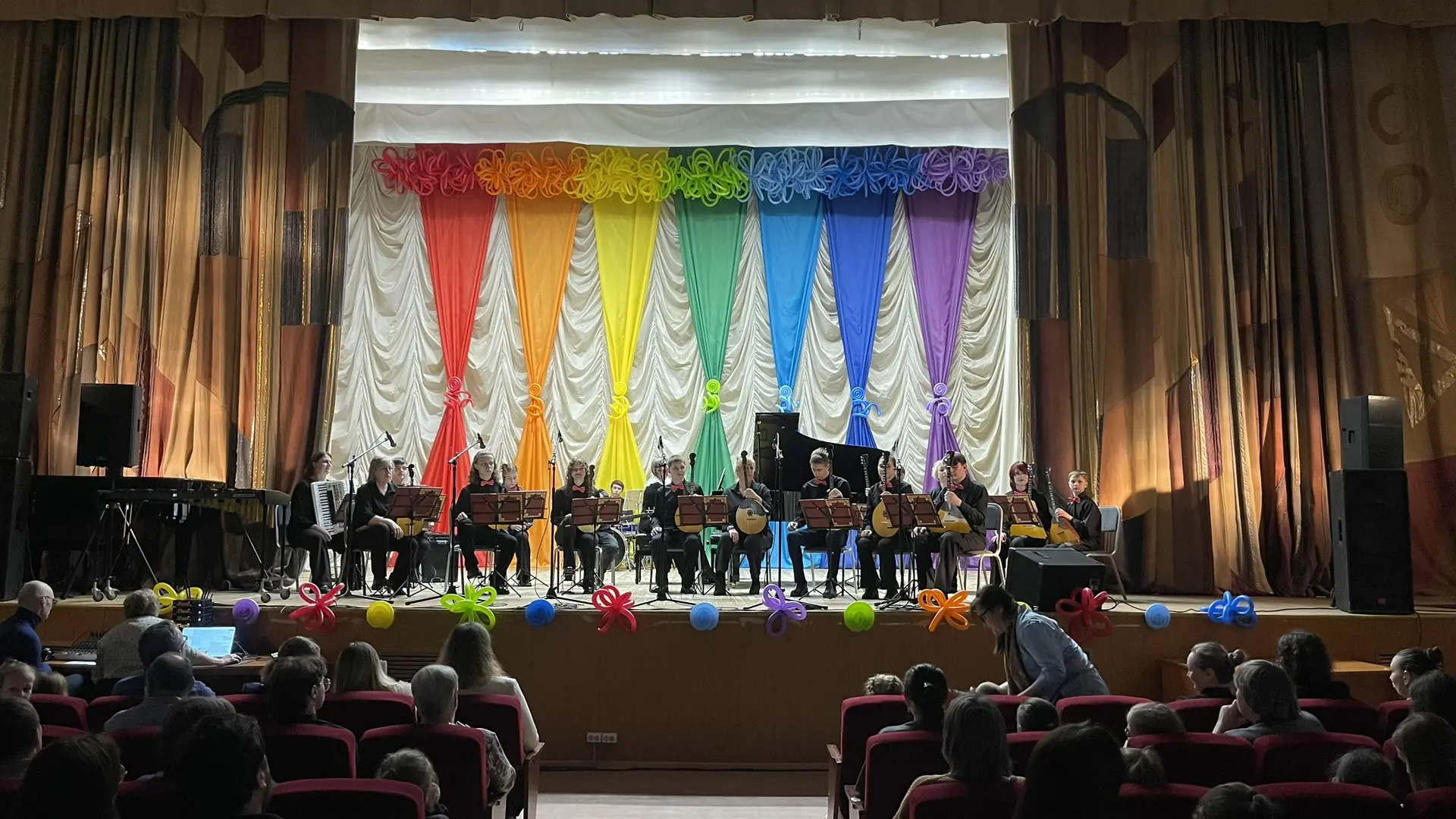 ✨ Детства яркий свет ✨

17 апреля в стенах нашей любимой ДШИ прошёл концерт с символичным названием 