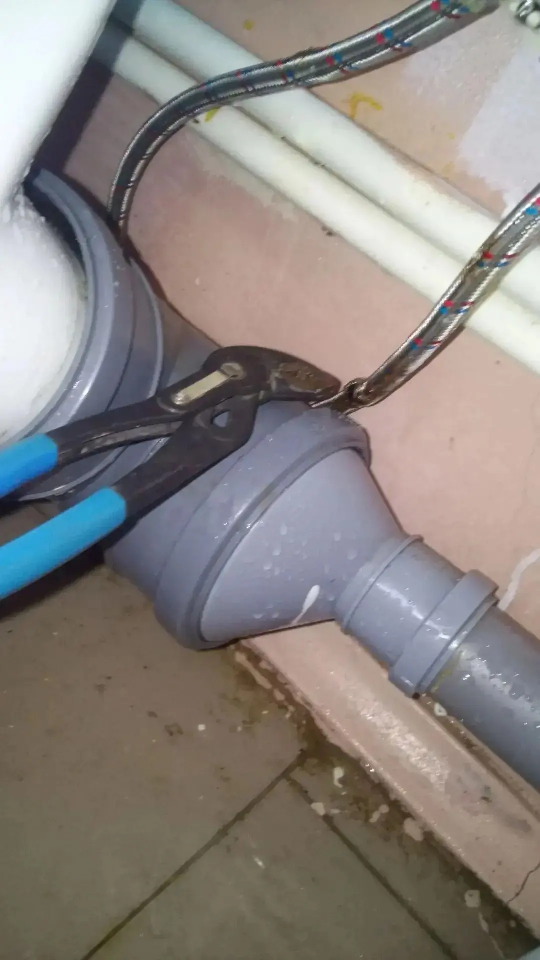 🏠 Спокойствие в доме начинается с мелочей: проверьте гибкие шланги!