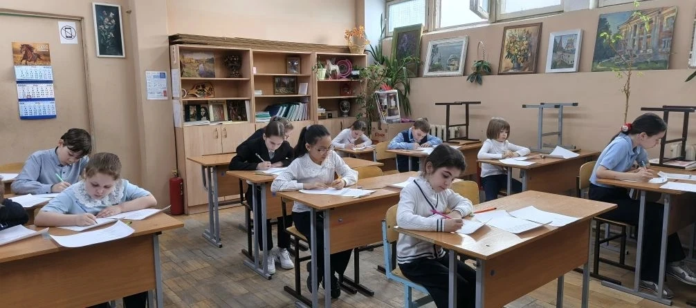 28 апреля в начальных классах нашей школы прошёл ежегодный конкурс по каллиграфии "Буквица". В конку