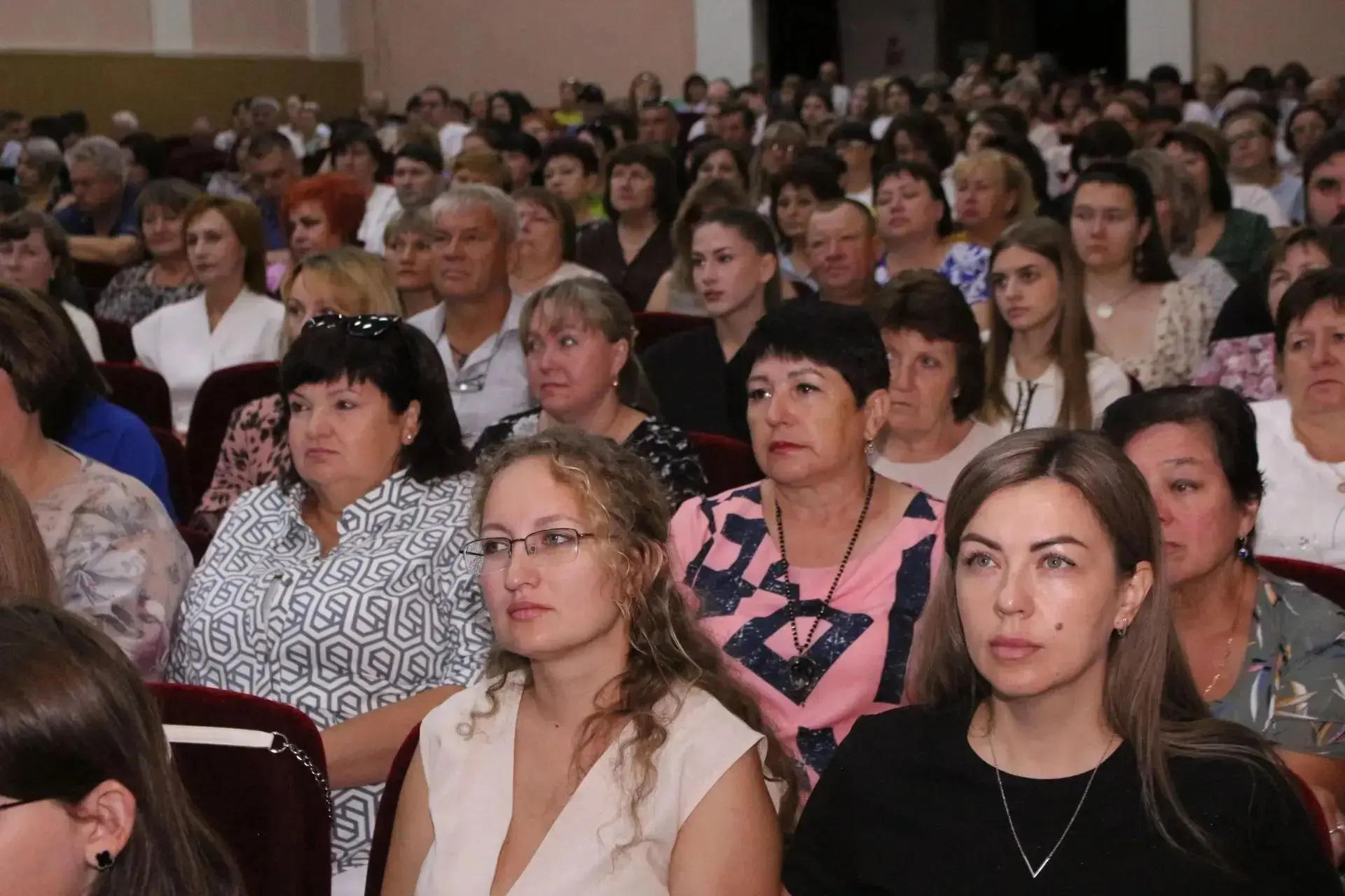27 августа в МБУК "ДК Звягина" прошло ежегодное августовское совещание.