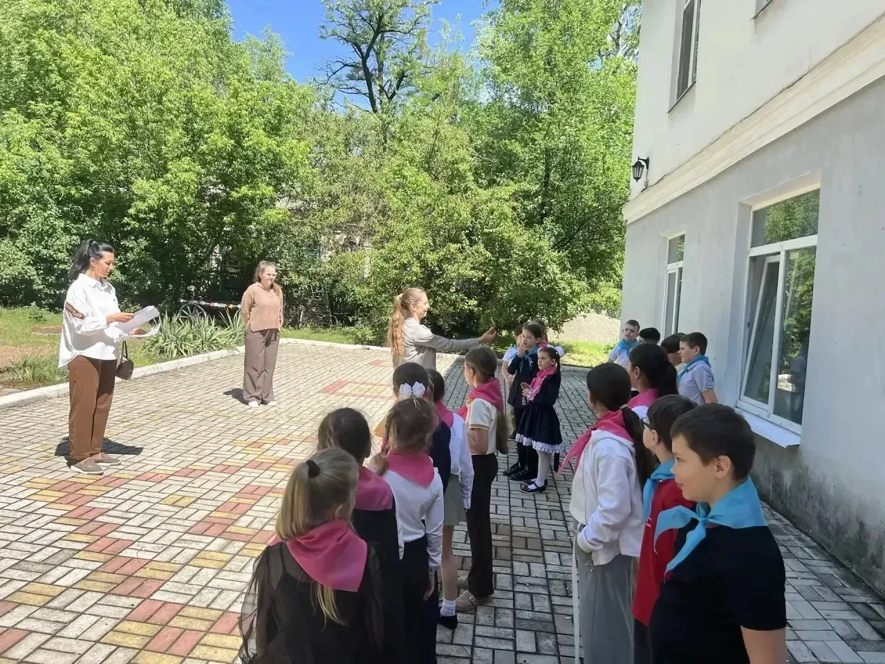ДОННУЭТ – вдохновляем с детства  🗓21 мая преподаватели кафедры туризма ДОННУЭТ в рамках детской науч