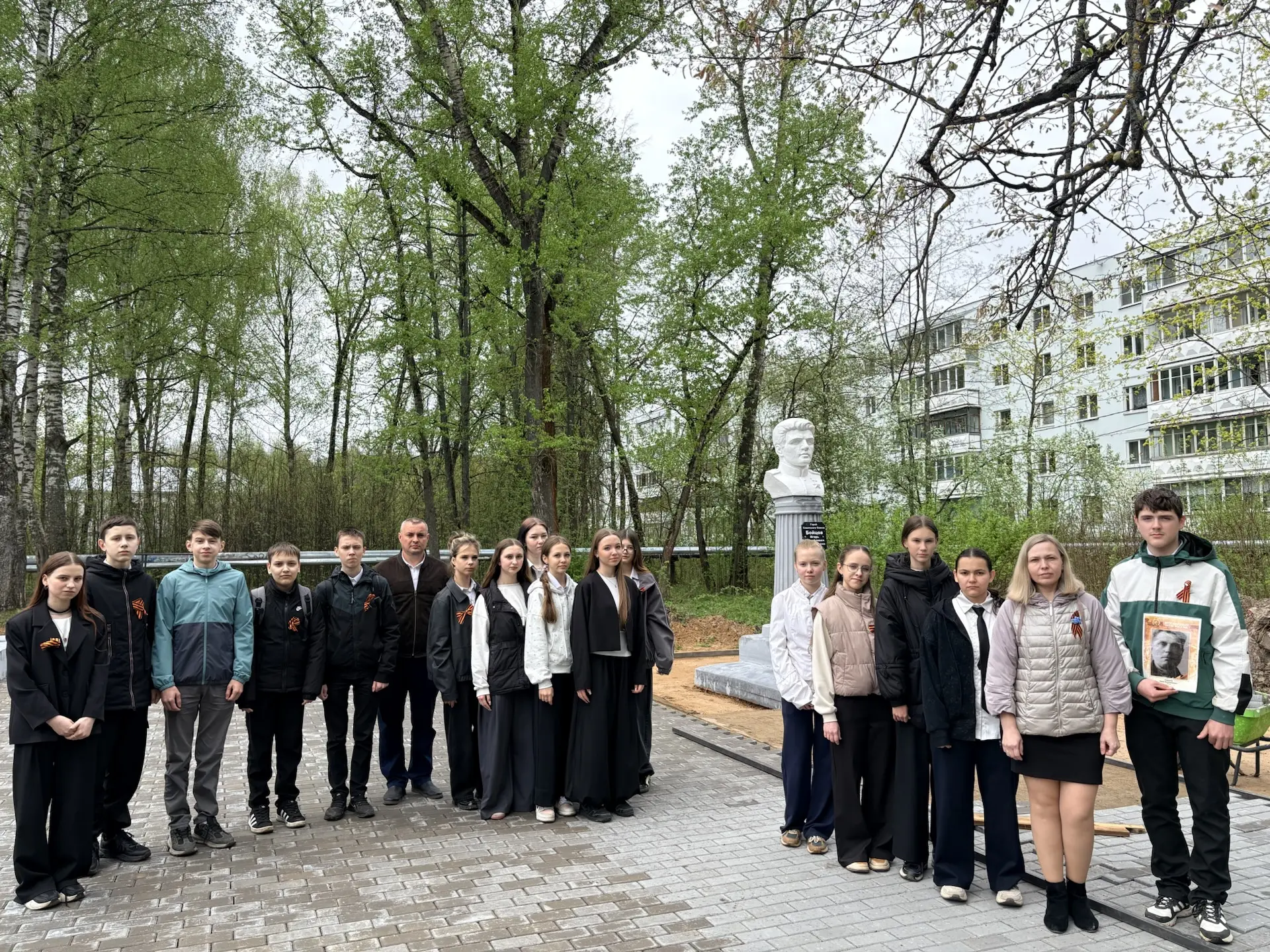 🇷🇺 Сегодня, 8 мая, у бюста Игоря Михайловича Бойцова состоялся торжественный митинг.  В преддверии Д
