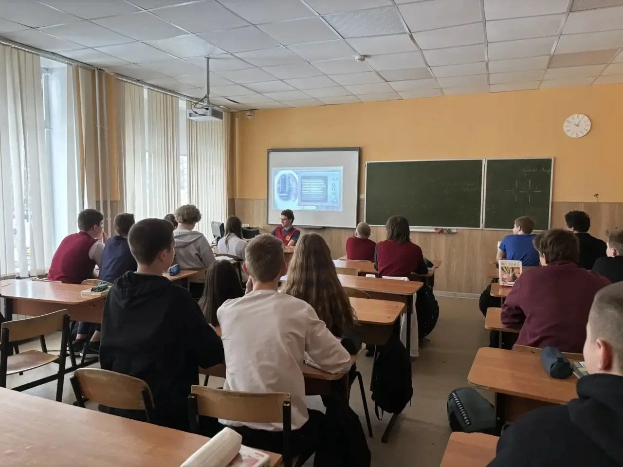 20 февраля для учеников 8-11 классов прошли онлайн-уроки по финансовой грамотности, посвященные важн