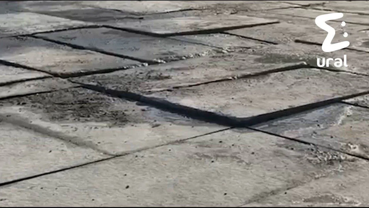Плитку в Историческом сквере в Екатеринбурге хотят поменять в третий раз за пять лет. На это уже пот